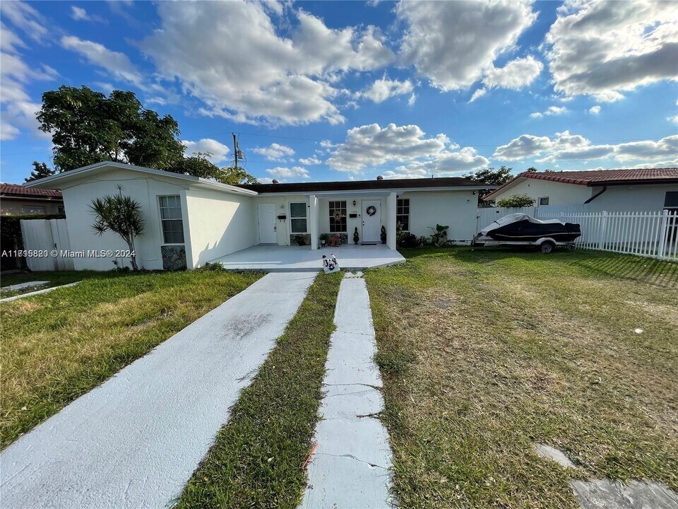 11350 SW 3rd St-Unit -A in Miami, FL - Building Photo