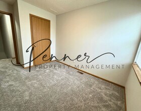 221 N Crest Dr in Raymore, MO - Building Photo - Building Photo