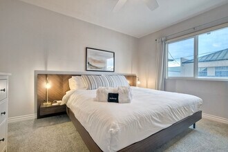 3080 Lincoln St-Unit -ID1248663P in Carlsbad, CA - Foto de edificio - Building Photo