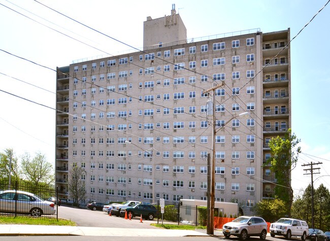 Executive House Apartments in Albany, NY - Foto de edificio - Building Photo