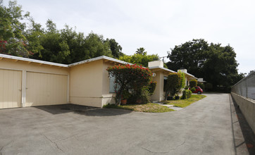 2688 Lake Ave in Altadena, CA - Building Photo - Building Photo