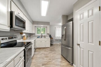 1207 Timbers Ln in Greeneville, TN - Foto de edificio - Building Photo
