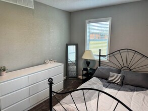 400 Walker Dr in Waterloo, IA - Building Photo - Building Photo