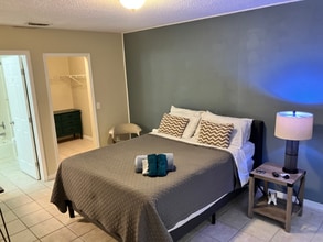 2948 S Semoran Blvd, Unit UNIT 1202 in Orlando, FL - Foto de edificio - Building Photo