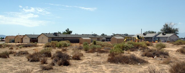 12407 Navajo Rd in Apple Valley, CA - Building Photo - Building Photo