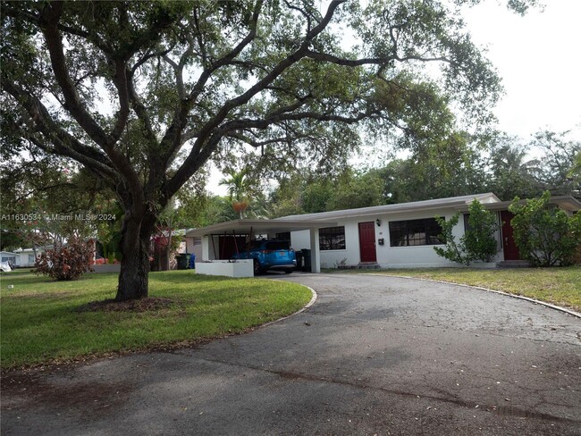 329 SW 18th Ave in Fort Lauderdale, FL - Foto de edificio - Building Photo