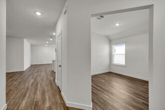 647 Delicate Arch Dr in Conroe, TX - Building Photo - Building Photo