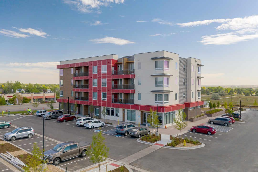 Crossing Pointe - Age 62+ Living in Thornton, CO - Foto de edificio