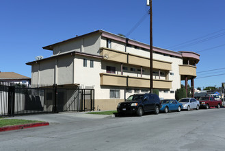 10355 Long Beach Blvd in Lynwood, CA - Building Photo - Building Photo