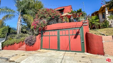 1024 Coronado Terrace in Los Angeles, CA - Building Photo - Building Photo