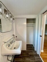 180 Adams St, Unit #1 in Newton, MA - Foto de edificio - Building Photo