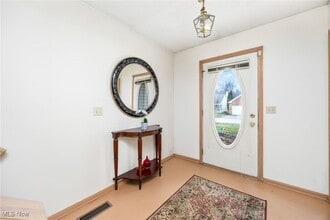 16548 Sunwood Oval in Strongsville, OH - Building Photo - Building Photo