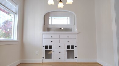 2551 NE 32nd Pl in Portland, OR - Building Photo - Building Photo