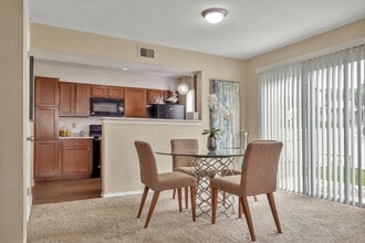 Windridge Townhomes in Florence, KY - Foto de edificio - Building Photo