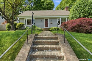 24 Highbrook Rd in Norwalk, CT - Building Photo