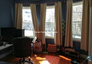 84 Line St, Unit 2 in Somerville, MA - Foto de edificio - Building Photo