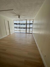 2415 Ala Wai Blvd in Honolulu, HI - Building Photo - Building Photo