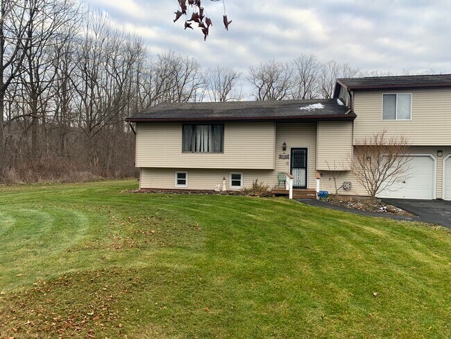 6105 Dacola Shores Rd, Unit Front main unit of two fa in Conesus, NY - Building Photo - Building Photo