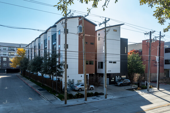 4208 Live Oak St in Dallas, TX - Building Photo - Building Photo