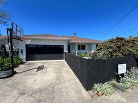 98 Golden Hind Psge in Corte Madera, CA - Building Photo