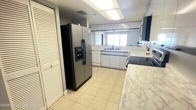 4747 S Washington Ave in Titusville, FL - Foto de edificio - Building Photo