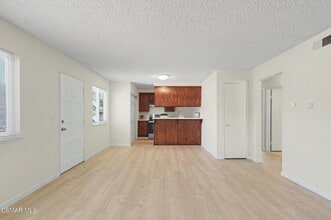 1670 Calle Diamonte in Thousand Oaks, CA - Building Photo - Building Photo