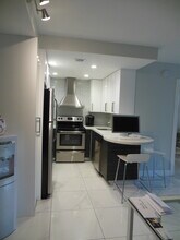 744 Executive Center Dr in West Palm Beach, FL - Building Photo - Building Photo