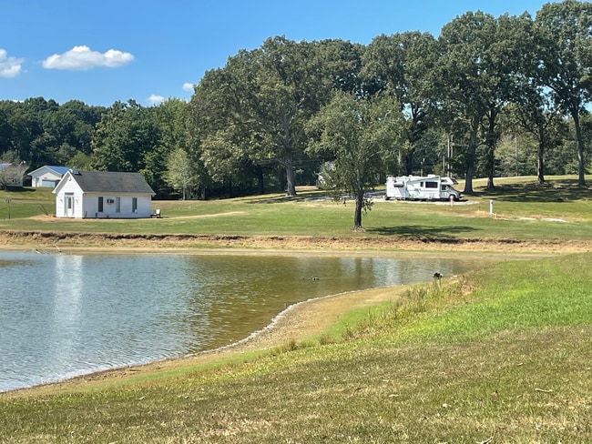 590 Shekinah Ln in Huntingdon, TN - Foto de edificio - Building Photo