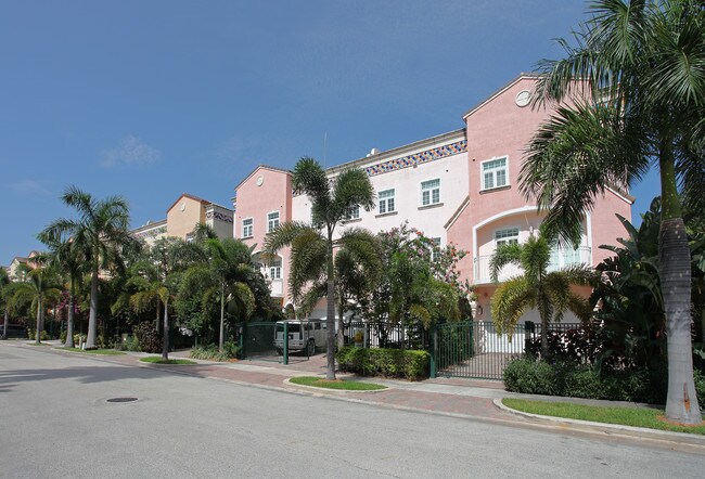 55-85 Isle Of Venice Dr in Fort Lauderdale, FL - Foto de edificio - Building Photo