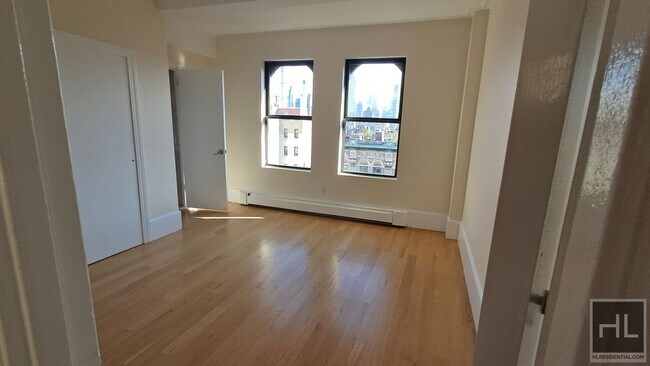 WEST 79 STREET in New York, NY - Building Photo - Building Photo