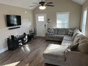 201 Geneva Ln in Clarksville, TN - Building Photo - Building Photo