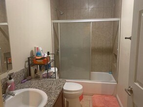 1135 W 39th Pl, Unit 1135 in Los Angeles, CA - Building Photo - Building Photo