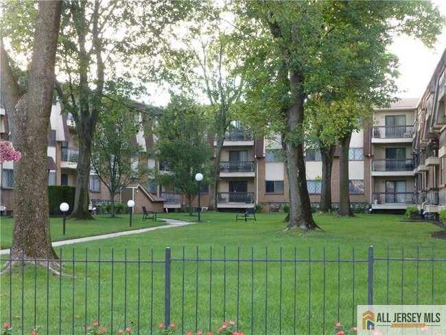 1150 W St Georges Ave in Linden, NJ - Building Photo - Building Photo