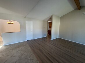 6905 Northshore Way in Sacramento, CA - Building Photo - Building Photo
