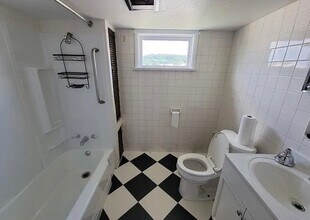 404 W Cunningham St in Butler, PA - Building Photo - Building Photo