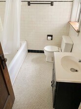 2625 W Berwyn Ave, Unit 2 in Chicago, IL - Building Photo - Building Photo