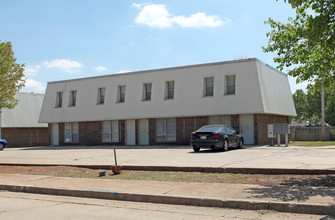 Boulevard Town Homes in Edmond, OK - Building Photo - Building Photo