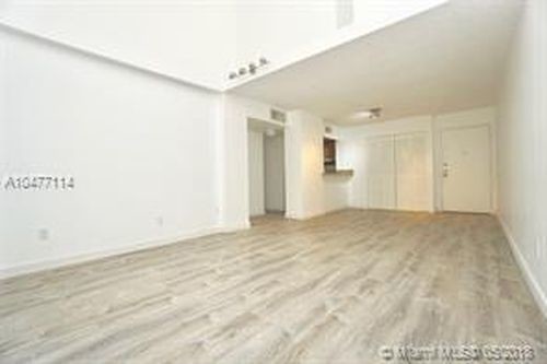 8841 W Flagler St-Unit -406 in Miami, FL - Foto de edificio