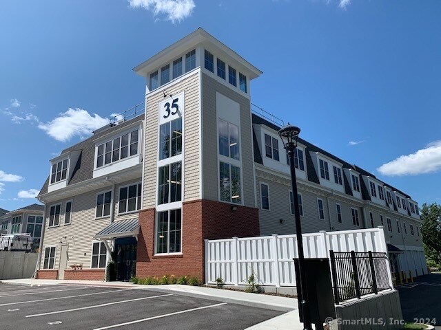 35 Old Quarry Rd in Ridgefield, CT - Building Photo