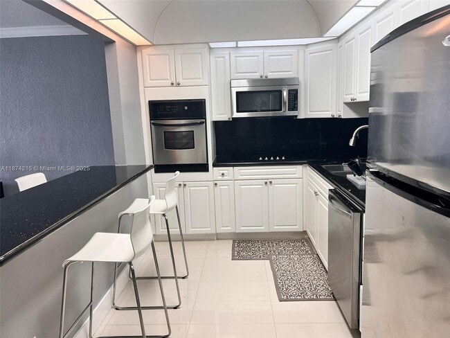 19380 Collins Ave, Unit 601 in Sunny Isles Beach, FL - Building Photo - Building Photo