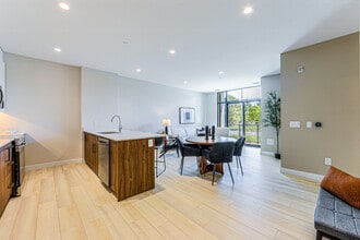 Queensland Apartments in Stratford, ON - Building Photo - Building Photo