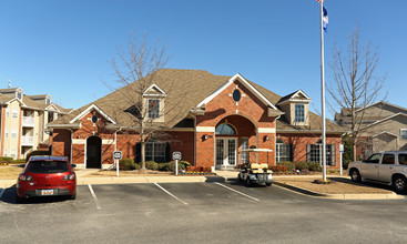 Woodcreek Farms in Elgin, SC - Foto de edificio - Building Photo