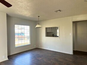 405 E Spring St in Henrietta, TX - Building Photo - Building Photo