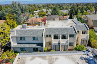 10270 Alpine Dr in Cupertino, CA - Foto de edificio - Building Photo