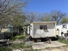 3632 SW Military Dr in San Antonio, TX - Building Photo