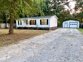 413 Elm Ln in Beechgrove, TN - Building Photo