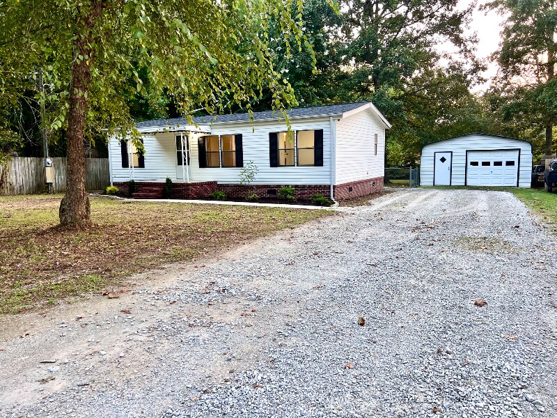 413 Elm Ln in Beechgrove, TN - Building Photo