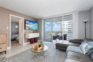 18031 Biscayne Blvd in Aventura, FL - Building Photo
