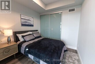 80 Bond St E in Oshawa, ON - Building Photo - Building Photo