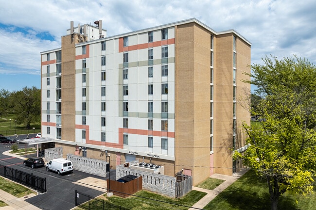 South Towers in Springfield, MO - Building Photo - Primary Photo